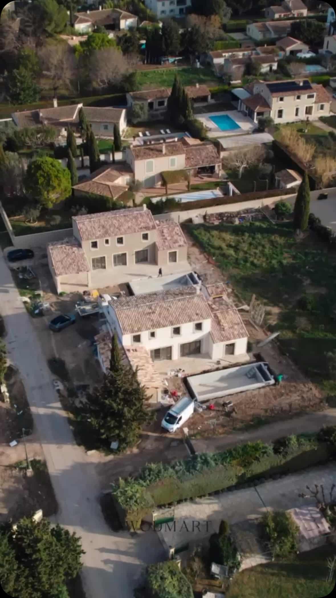 Les Bastides de Marius, là où le temps semble s’arrêter … 
Les travaux se poursuivent du côté de Maussane. De beaux volumes, de la pierre et des tons doux, la recette parfaite pour se sentir comme à la maison 😁